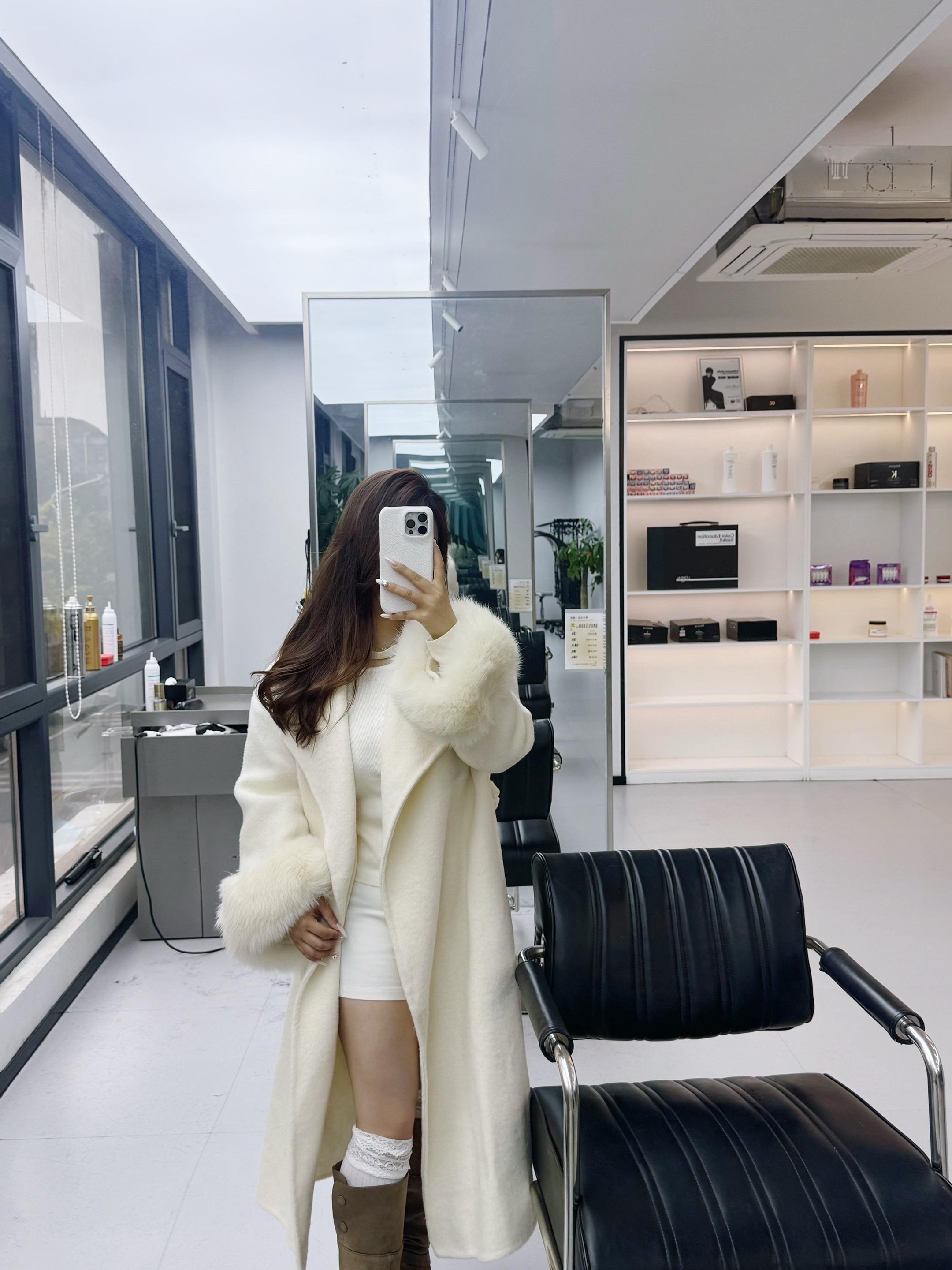 今天喷的香水是香奈儿的嘉柏丽尔天性，非常符合我现在的心镜、勇敢清醒、明媚自由