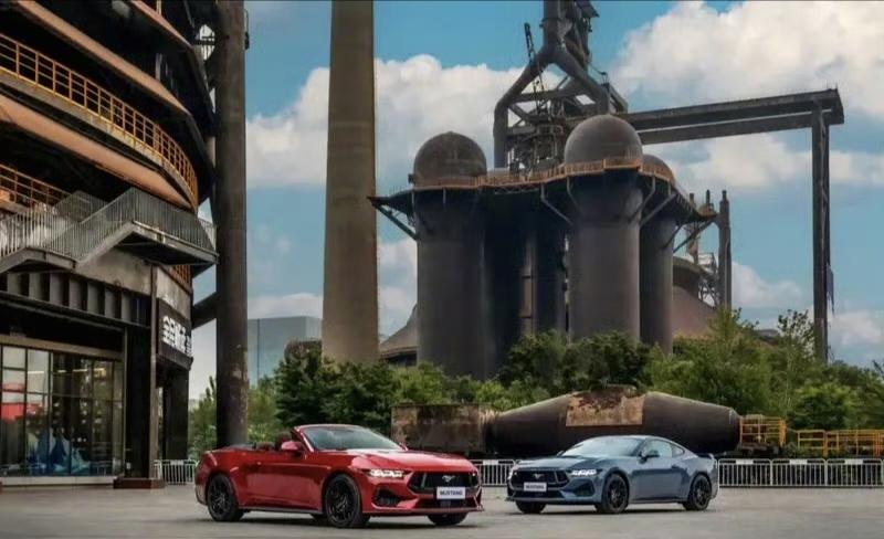 【全新福特Mustang硬顶性能版与敞篷运动版将于6月份正式上市】近日，福特中国