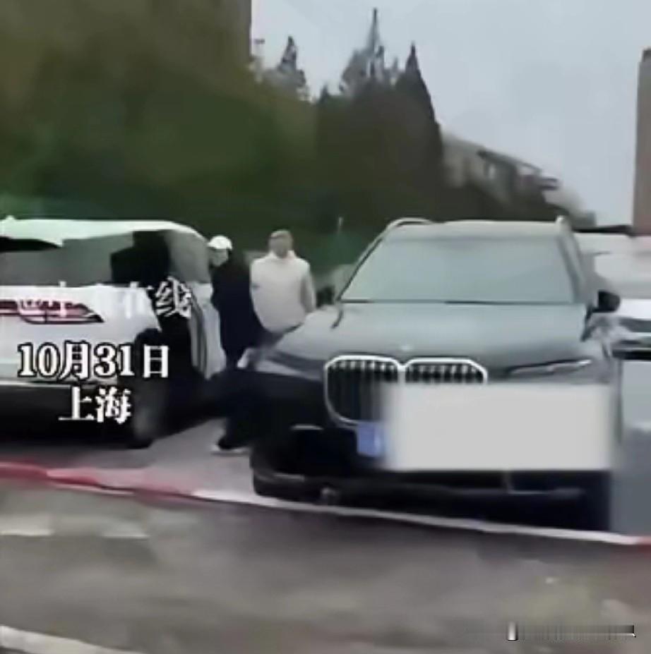 男人都喜欢开豪车，律师也不例外。上海的律师一般都是高端大气上档次的，毕竟魔都的律