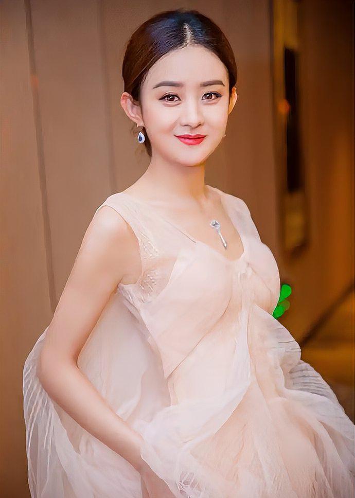 赵丽颖为何连包10场支持好友辛芷蕾的新片《日掛中天》？这背后有何不为人知的故事？