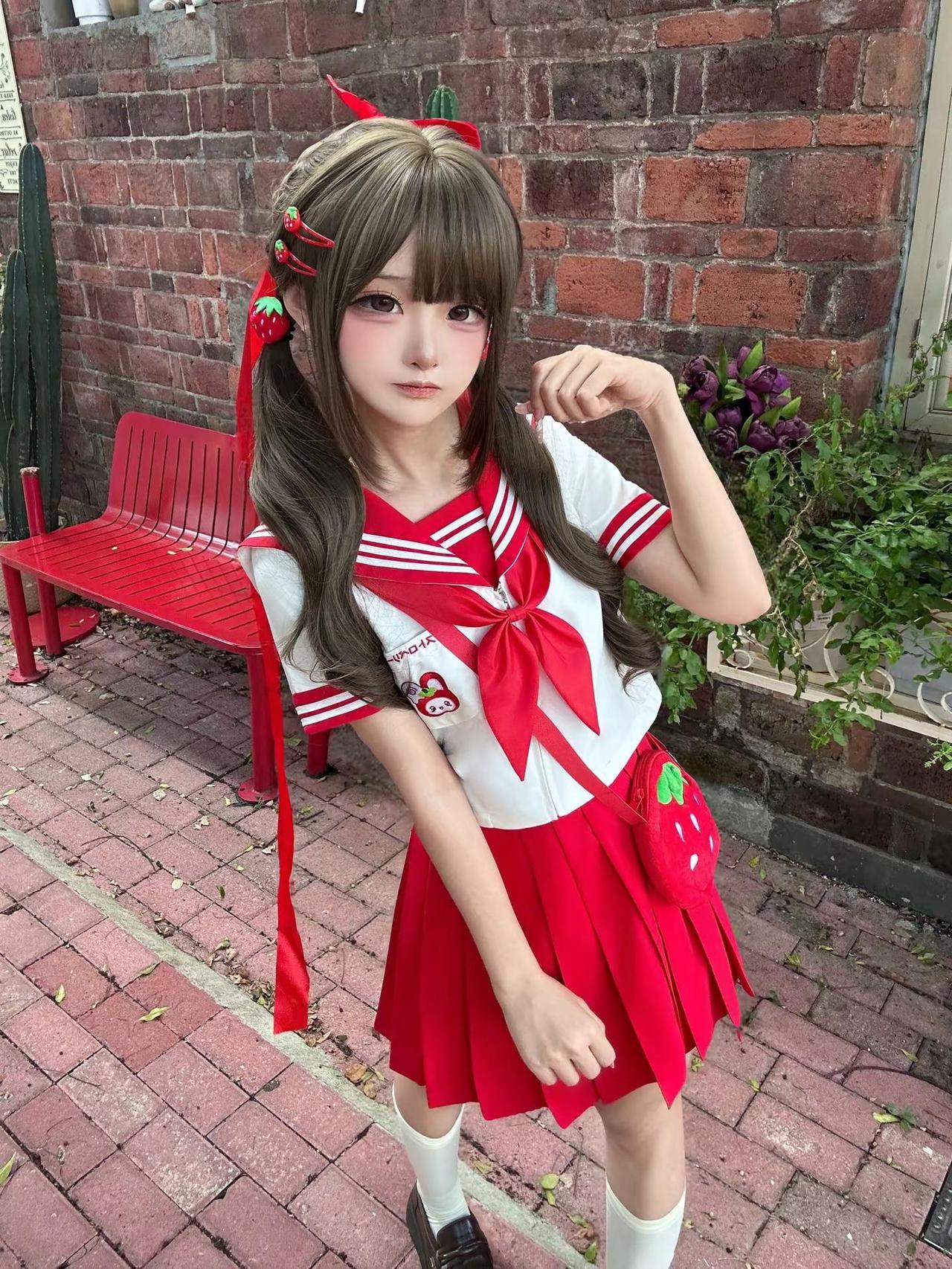 幸福有很多种穿上这套可爱的草莓兔也是一种。少女情书jk 不愧是jk jk制服 软