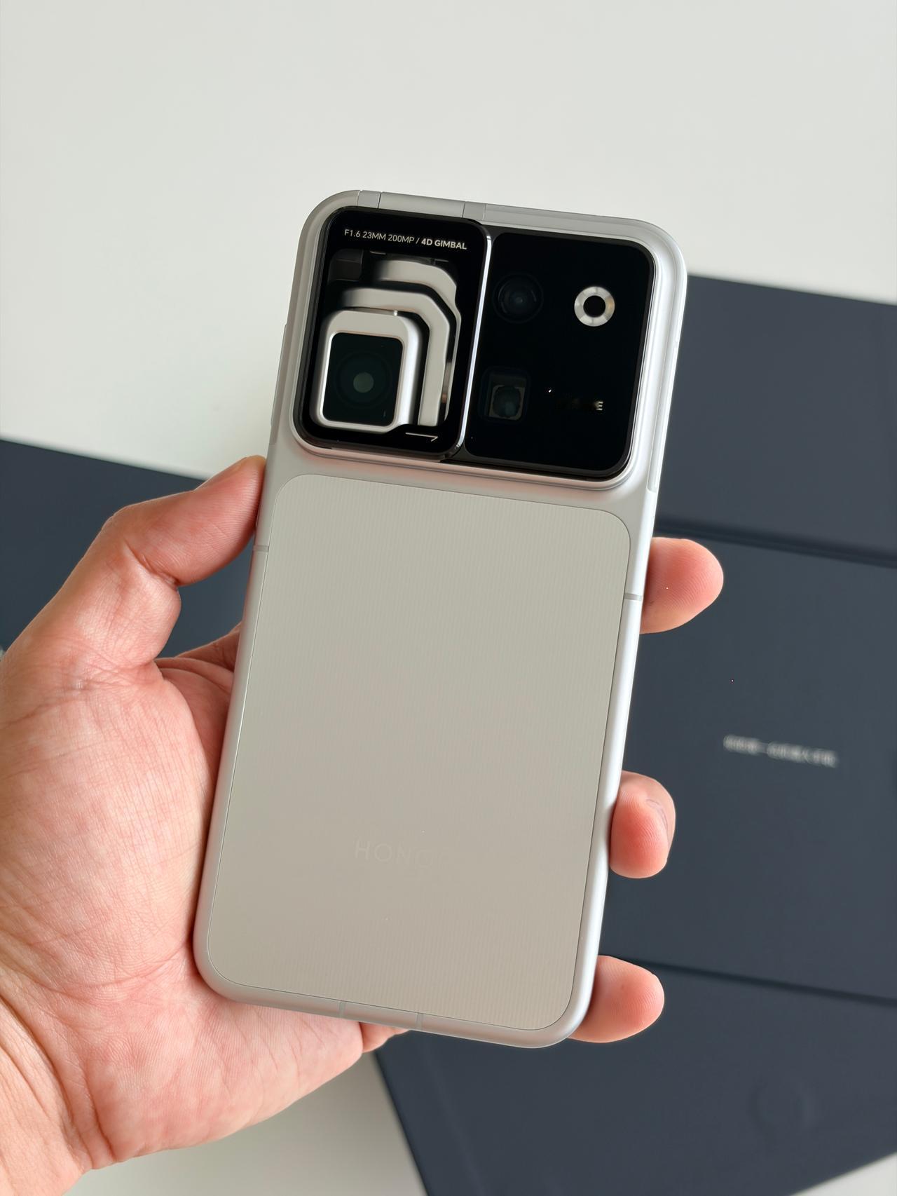 万元级的ROBOT Phone或许高攀不起，但229的荣耀手环11却能实打实的提