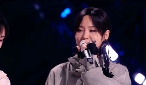 杨丞琳搭档周笔畅天赐的声音了不7的发布会天赐的声音 杨丞琳许下趣味约定，若和周笔