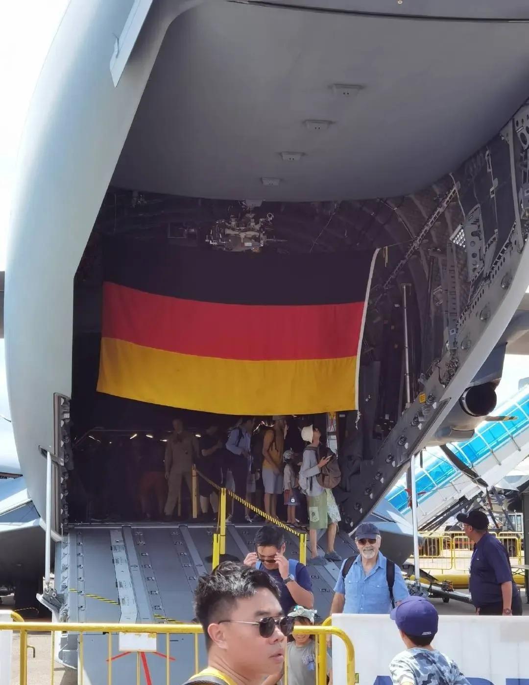 新加坡航展一景，德国空军A400M运输机，禁止一切中国人入内参观，包括三岁的持中