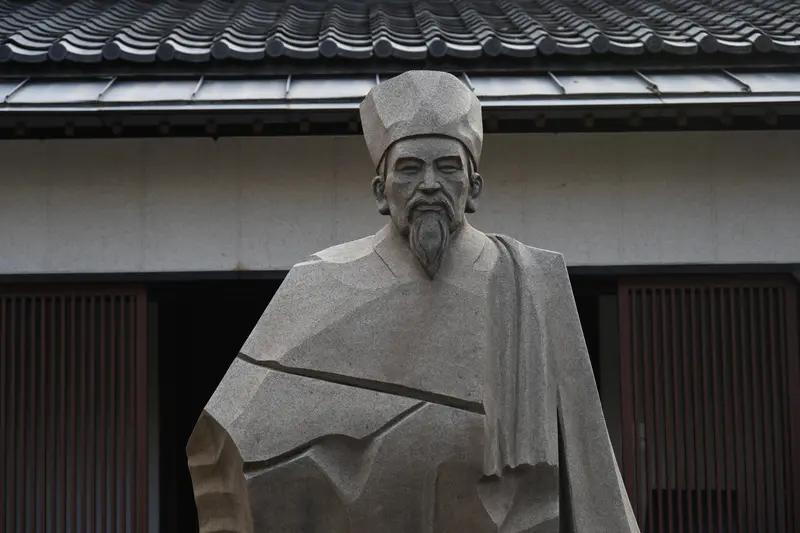 读书与养心

郑成功家训中有句话：
养心莫善寡欲，
至乐无如读书。

王阳明跟着