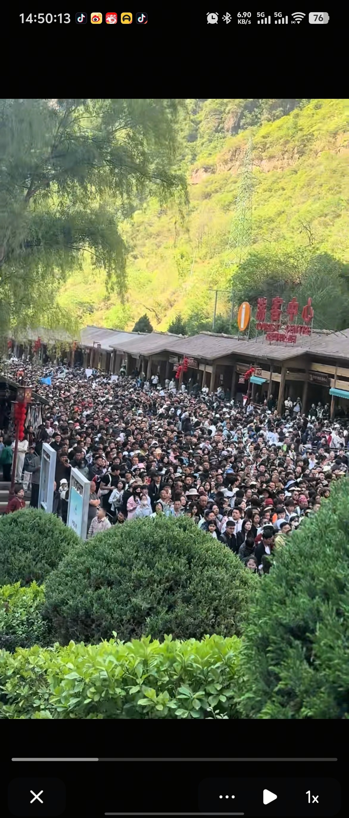 荣耀X70 荣耀X70是业内首个十面内外抗摔的手机，首次将航天级非牛顿流体材料创