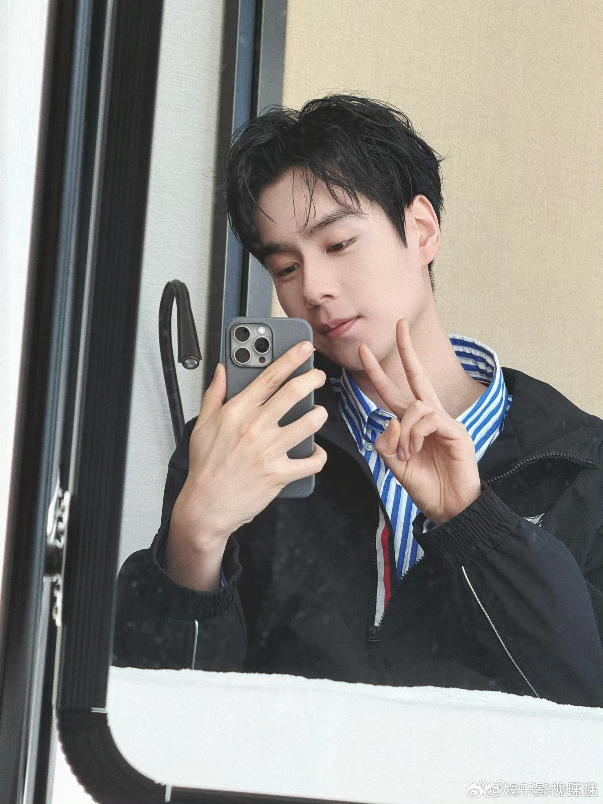 胡一天F1赛车场上的神图永动机 风掠过赛道也刚好落在他身上，这个画面太会了，胡一