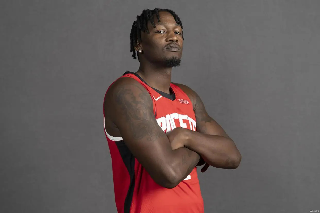 #火箭考虑交易芬尼史密斯# 当时的香饽饽现在.....根据报道，火箭对莫兰特没有