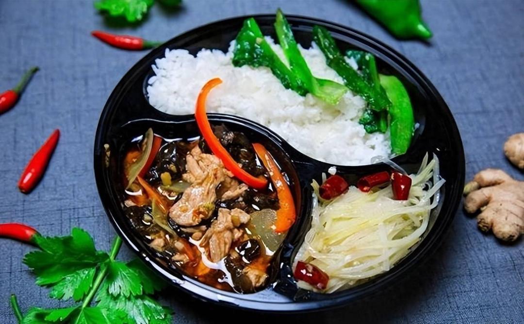 《预制菜“新国标”来了！2026年餐饮3大巨变，商家、消费者都要早做准备》

2