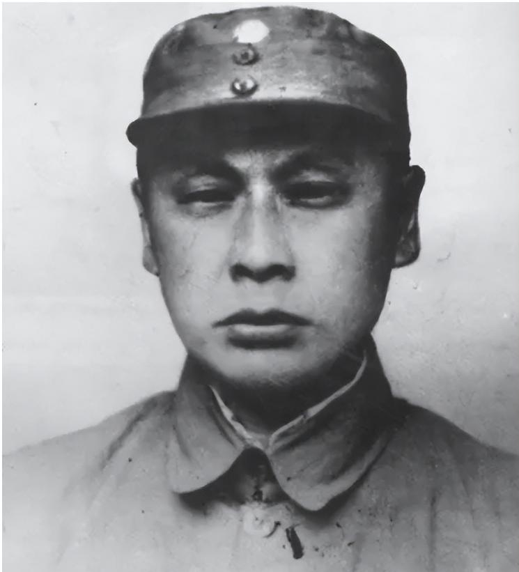 1955年秋，台湾阳明山官邸内，一份大陆的《人民日报》被侍从小心翼翼地放在蒋介石