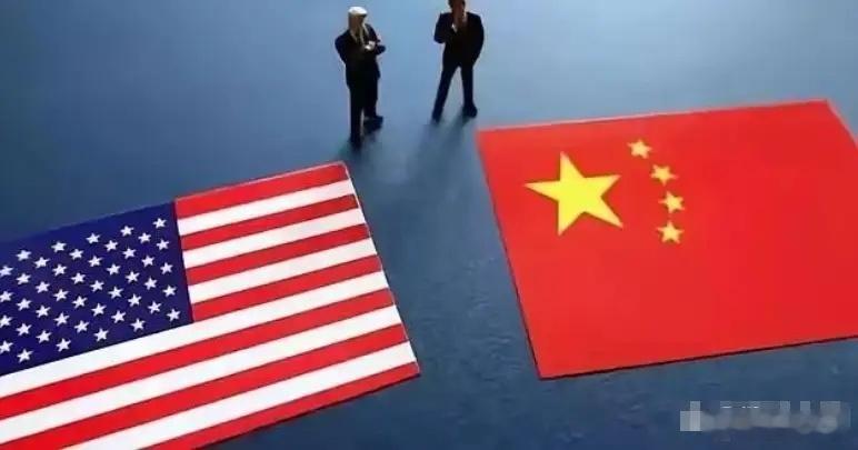全世界都在盯着同一个问题：中美这场博弈，到底谁先扛不住？一边是中国工厂货堆成山却