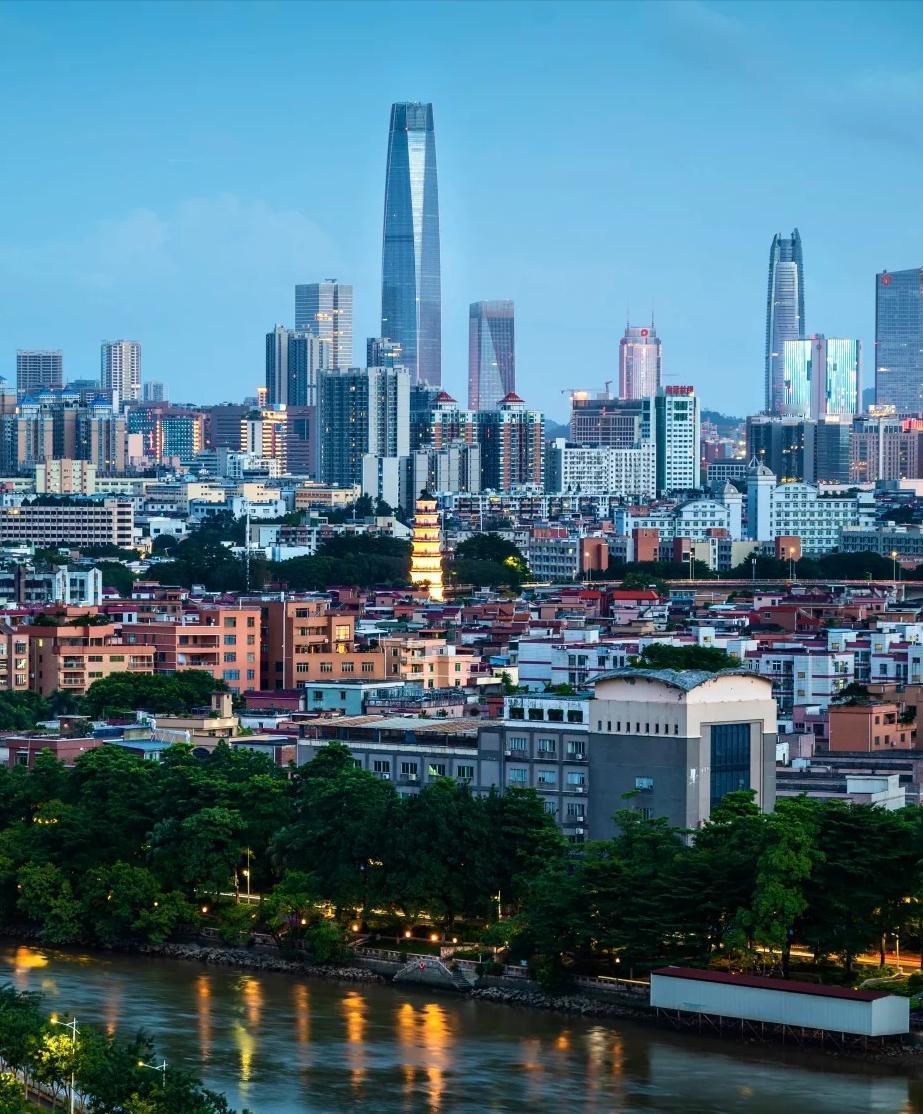 东莞的成功确实是天时地利人和的产物，改 开的窗口期、毗邻香港的区位优势，加上当时