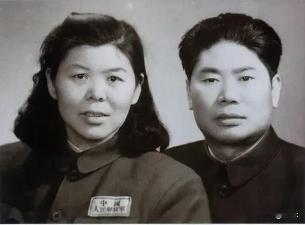 他是开国上将，17岁参加湖南起义，然后参加了红军，同年加入到中国共产党。

红军