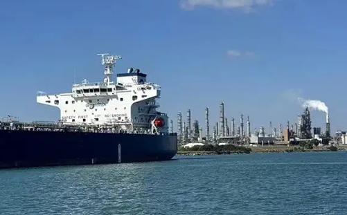 伊朗正式宣布：所有过霍尔木兹海峡的船都得交钱，而且不收美元、人民币、英镑、欧元，