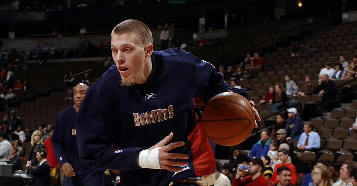 【梦想的桥梁：NBA与发展联盟的人才循环系统】2001年11月1日，在NBA发展