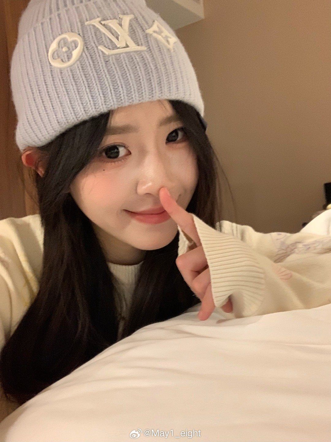 淡淡的 杏胡 