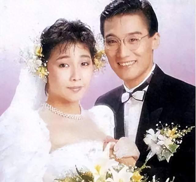 68岁五夺影帝，被封杀4年摆地摊：梁家辉凭什么被所有人尊敬