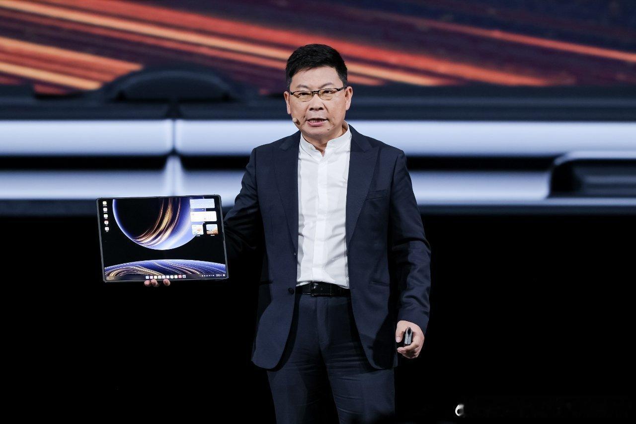 鸿蒙电脑 这款笔记本可以说是 跨越时代的功能实现！ ​​​