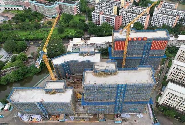 闽江大学 学生公寓楼项目主体结构全面封顶 
