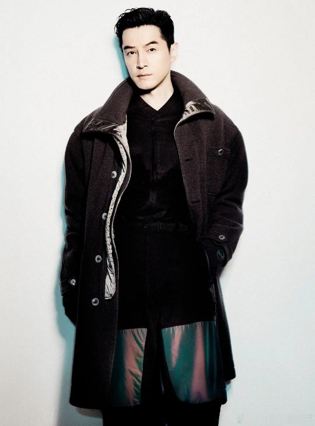 胡歌和阿玛尼合作真的很久很久了，看来合作也愉快～ ​​​