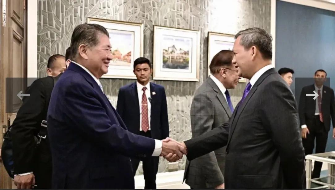 不出意料
就在刚刚
柬埔寨泰国又打起来了，因为协议没有任何实质内容
    外媒