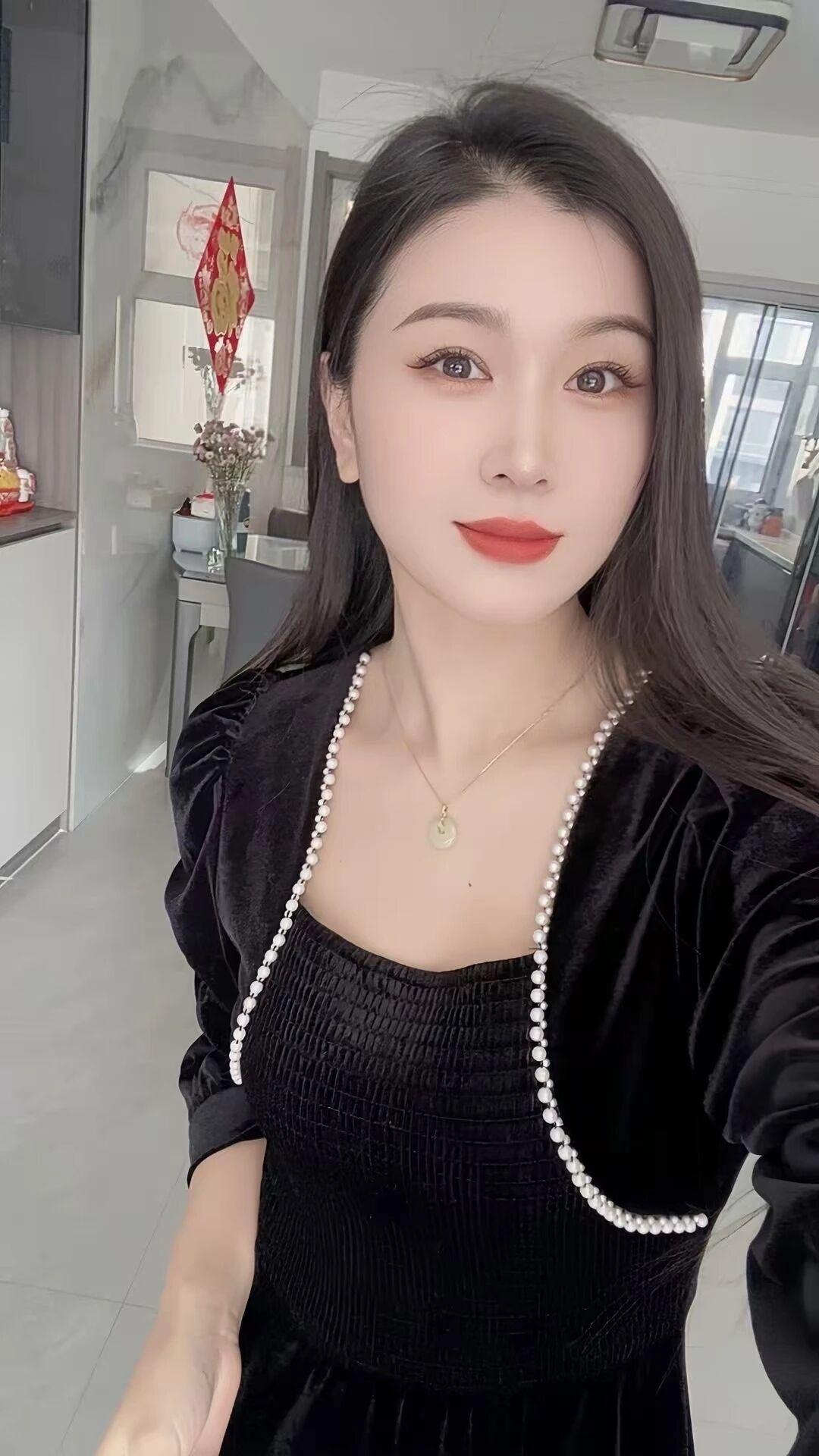 看看气质女神的穿着搭配吧[kiss]