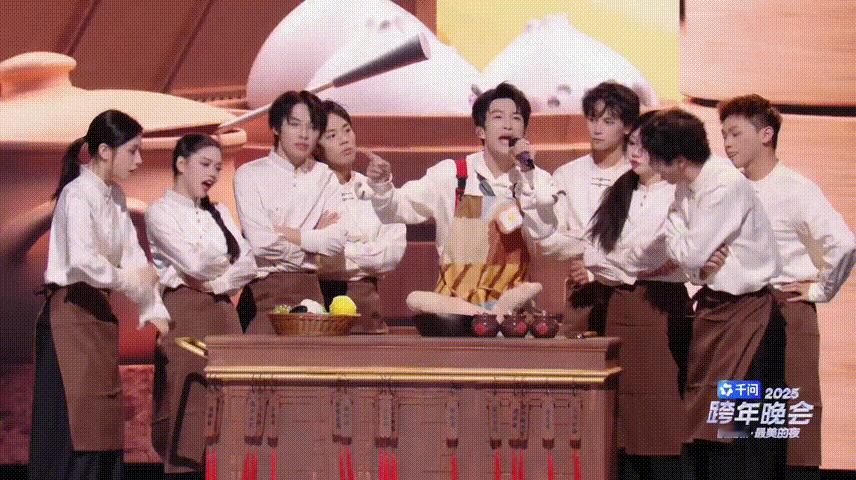 不建议空腹食用黄子弘凡洛天依舞台 清甜声线穿插利落rap，黄子弘凡洛天依的舞台适