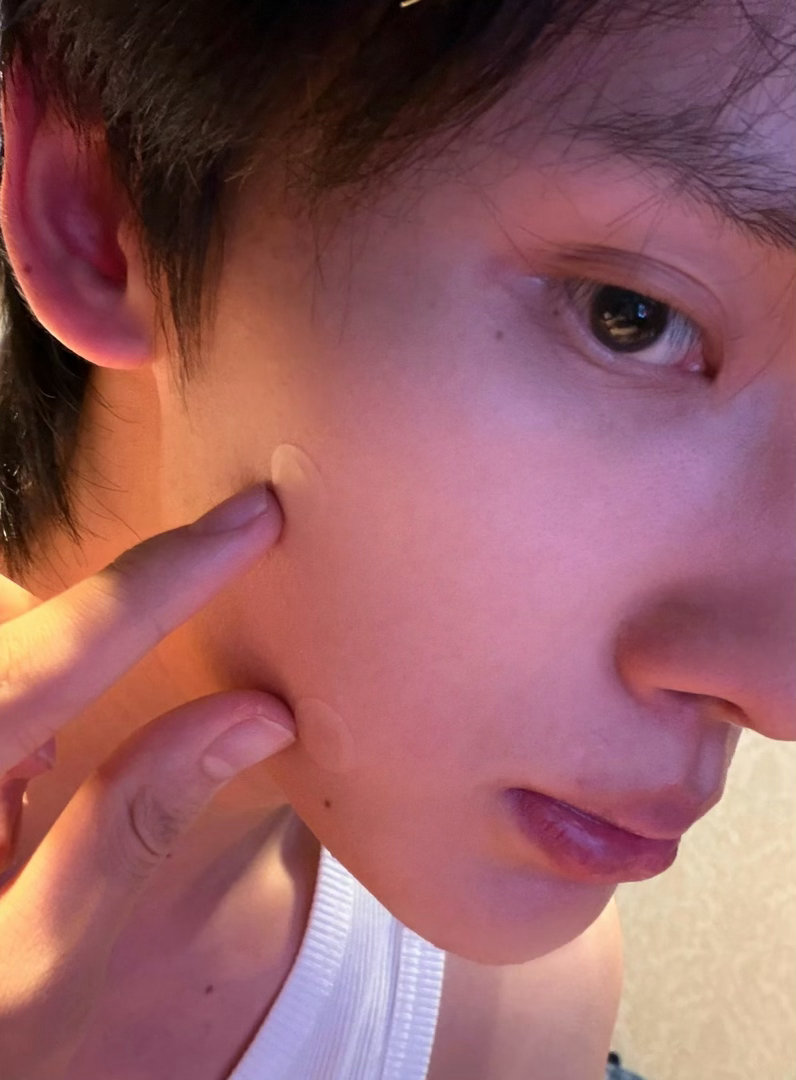 一个爱美的小男孩惹谁了呀 