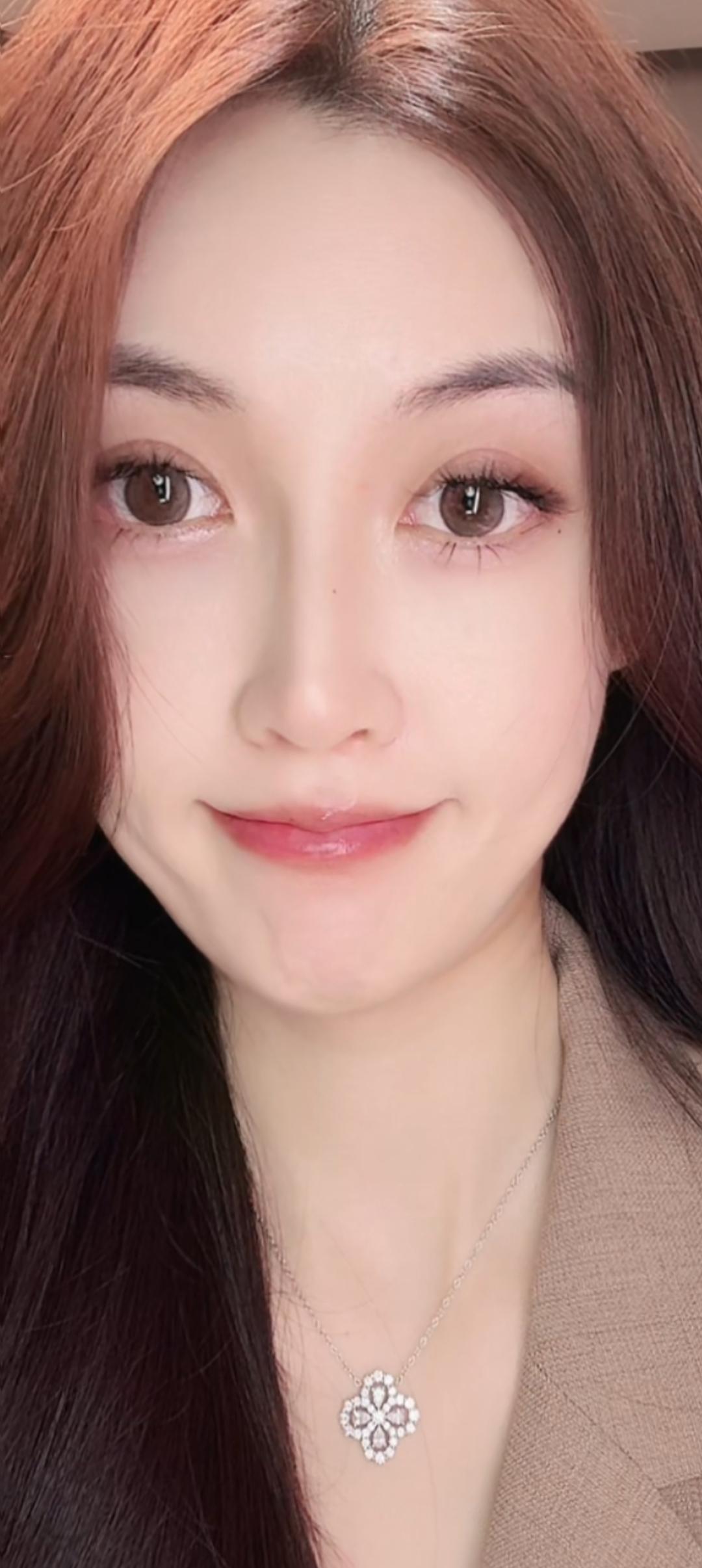 这姑娘笑起来好温柔哦！