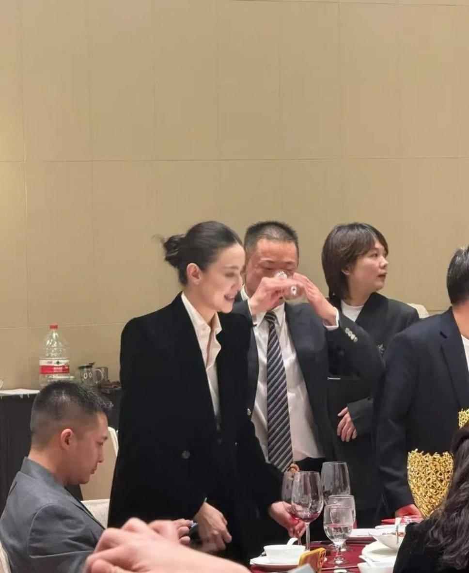 一般只要有阶级、利益，都存在应酬！不止女明星需要陪酒，男明星也不例外！很多人就是