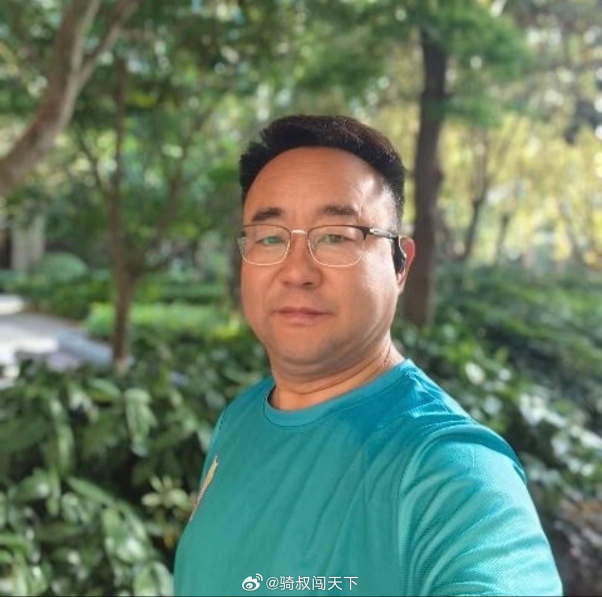 严鹏离世前一天给所有员工发了工资西安赛格 严总一走，大厦就塌了。原来神话，全是人