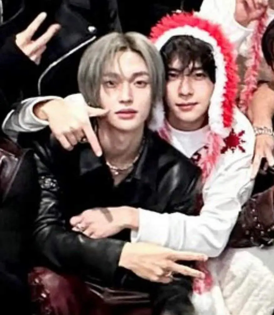 吴是温在朴元彬旁边显得脸好小 说好的六颜一呢？ 