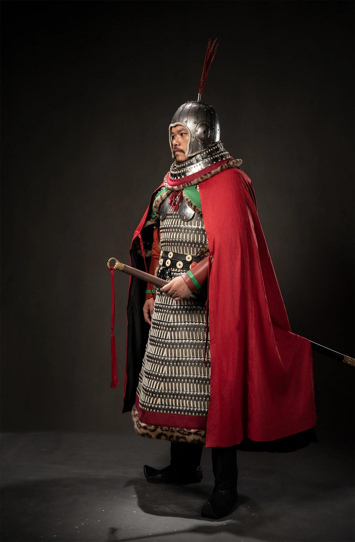 初唐武士戎装。