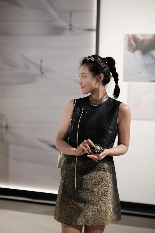 穿新中式去看香奈儿的展