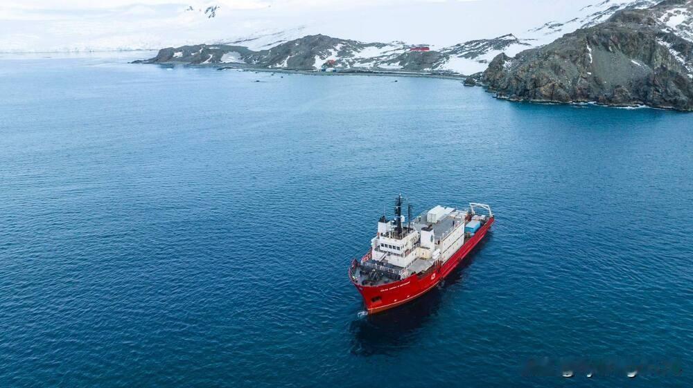 🇧🇬保加利亚海军科考船“圣西里尔和圣梅托迪乌斯兄弟号”（NIK 421）已抵