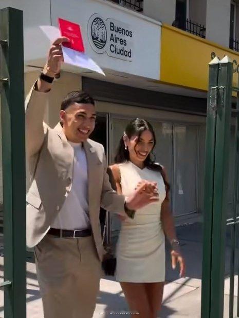 恭喜一对佳人💏E费与路娜领证结婚，喜结连理 🎎🎉🎉 