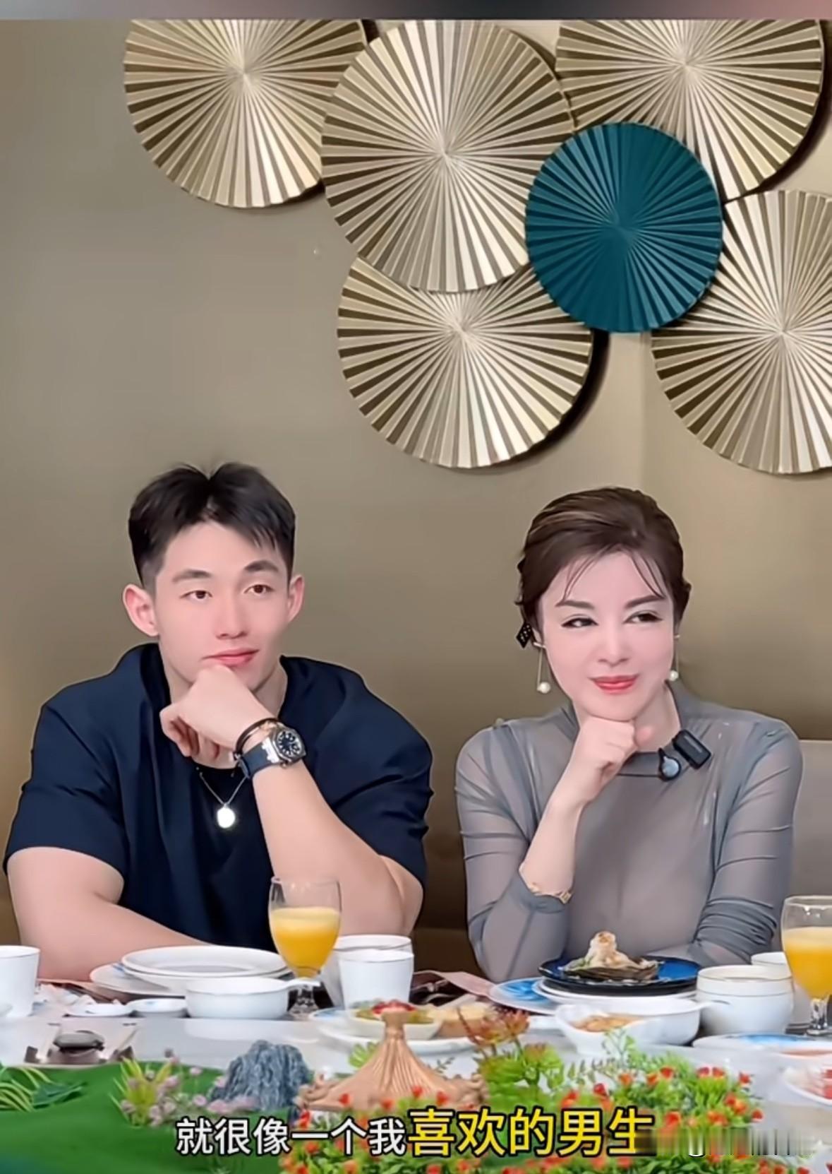 于文红说“他尊重我的年龄，我尊重他的需求，在追求他的时候，我提前问了他，我追你可