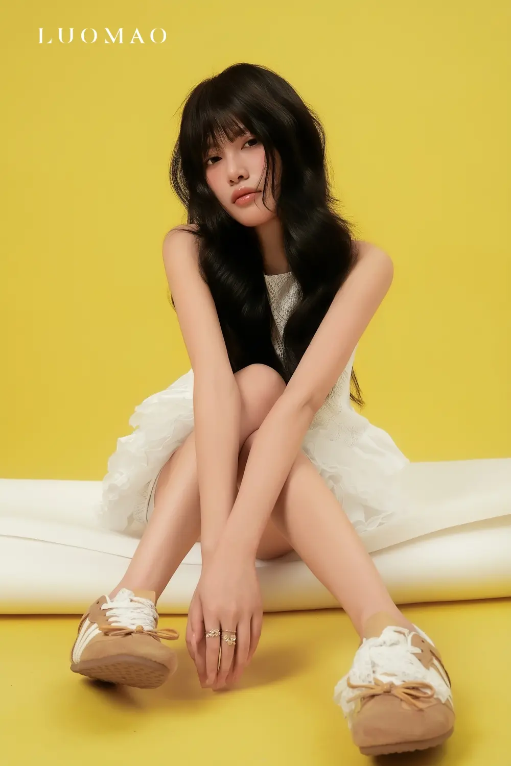 清凉一夏的明媚韩杂感🍋元气少女写真。亮黄色背景超吸睛，像把夏日阳光都...