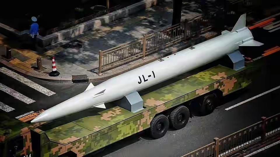 中国陆，海，空的三位一体核心武器是国家护国神器，为国家筑起一道万里长城，是国家护