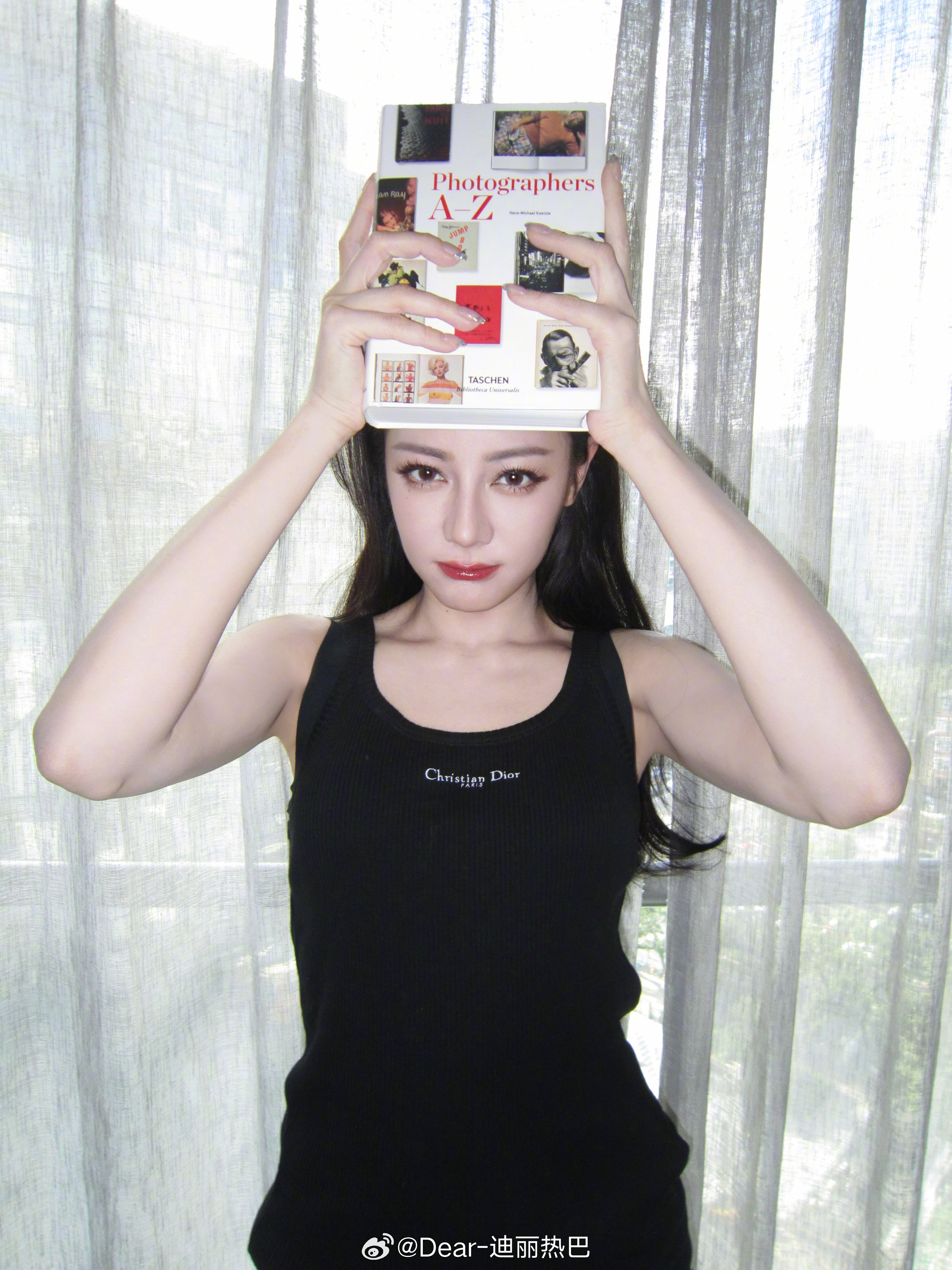 迪丽热巴化妆王亚飞发型丽杰迪丽热巴在复制粘贴的时代，你是手写的诗