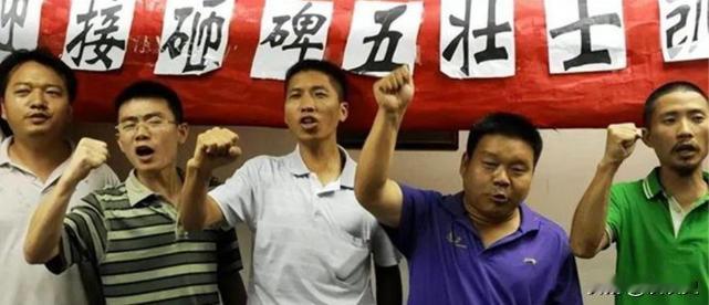 中国境内的一个小县城，斥巨资70万为日军立碑，公然纪念日本侵略者，还要求当地商人