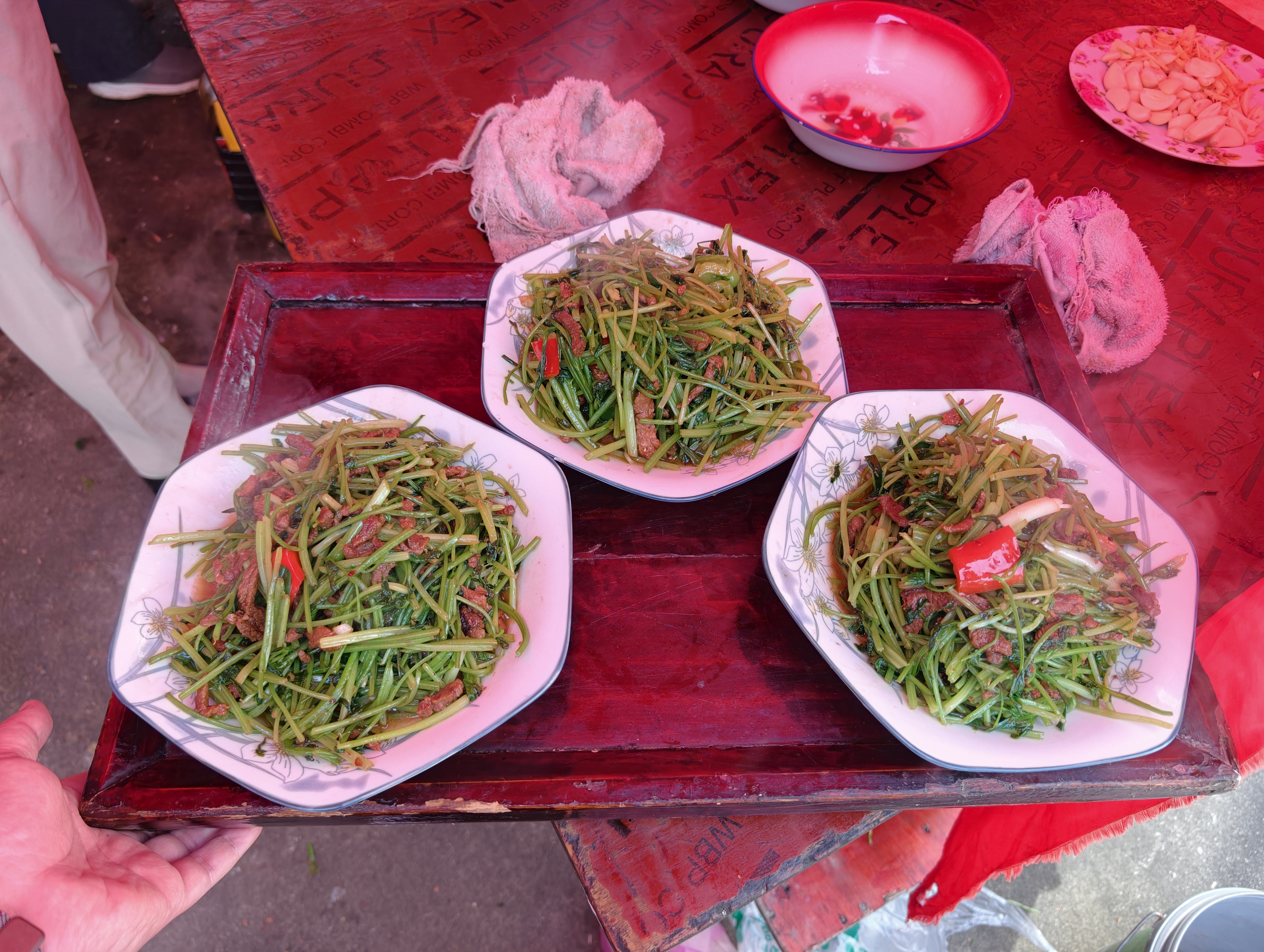 今日主线任务——上菜，是时候展示下我锻炼多年的麒麟臂了[开学季] ​​​