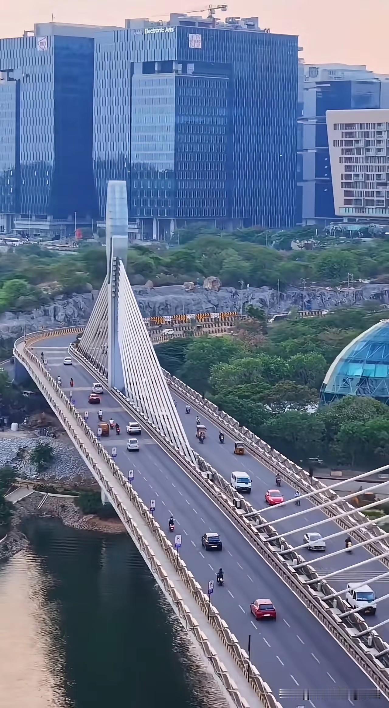 万万没有想到，印度居然也有高楼大厦，白瞎我看了十几年电视，现在才知道！印度街景 