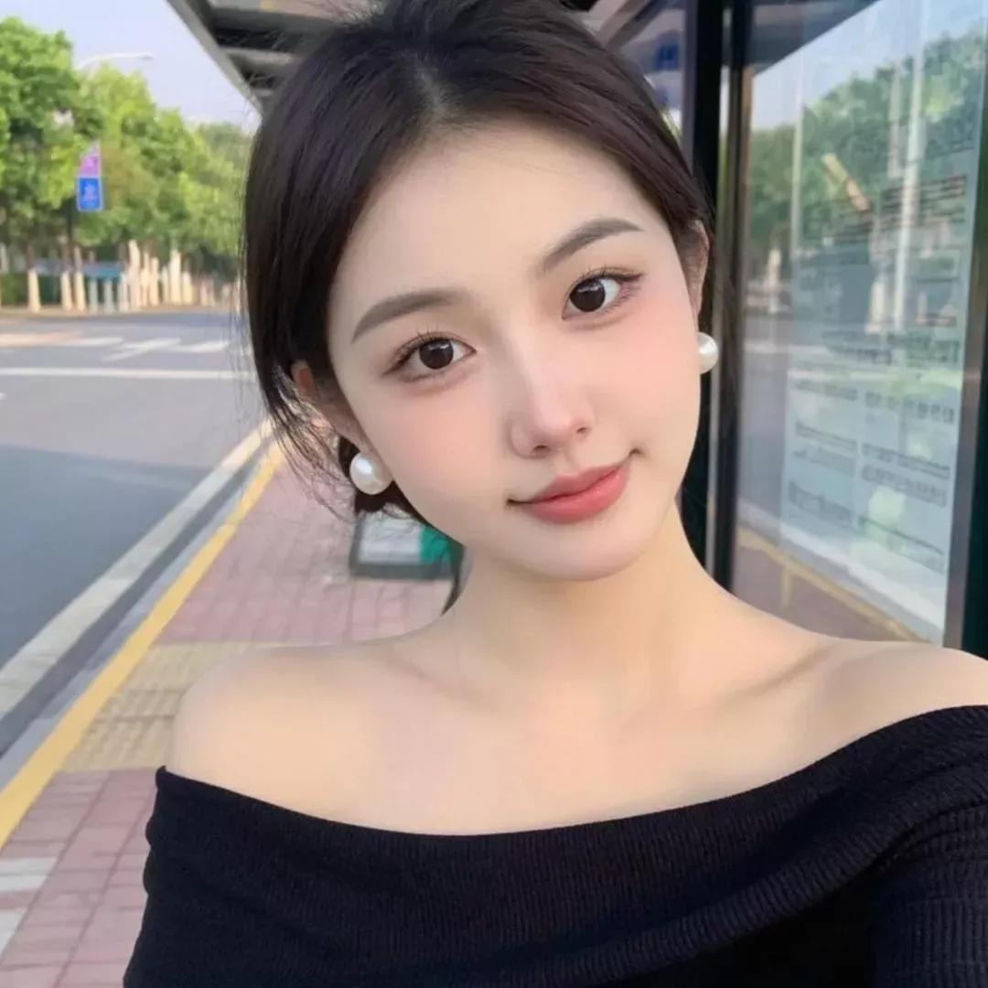 元气少女清新自拍，珍珠耳环点缀，温柔迷人。精致少女自拍 珍珠淑女照 珍珠发箍自拍