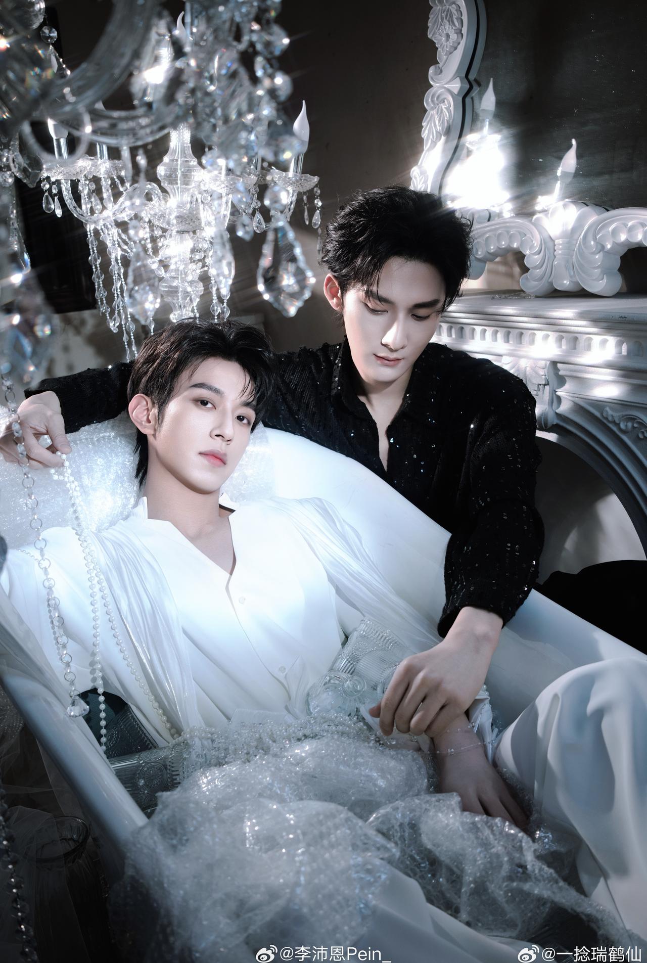 这两张我怎么看怎么像伟健准备扣全霖的福或者给全霖🦌 ​​​