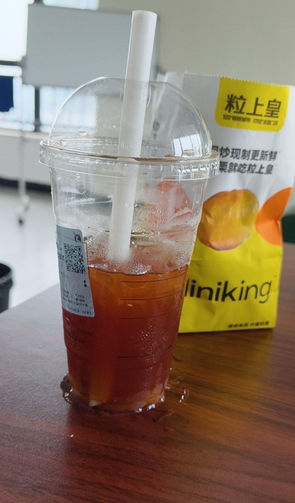 医生建议喝咖啡最好搭配牛奶我喝咖啡要么是带果味的，要么就是加了牛奶啊糖这种。纯的