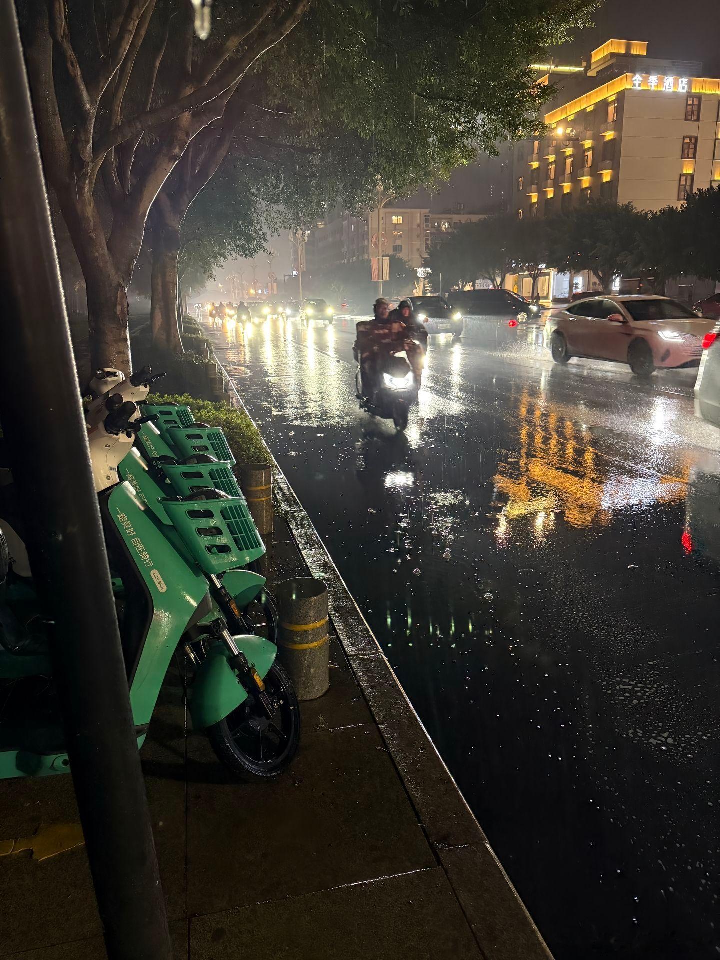 随手拍“人和人之间的关系就像心电图        说不定哪天点开朋友圈就只剩下一