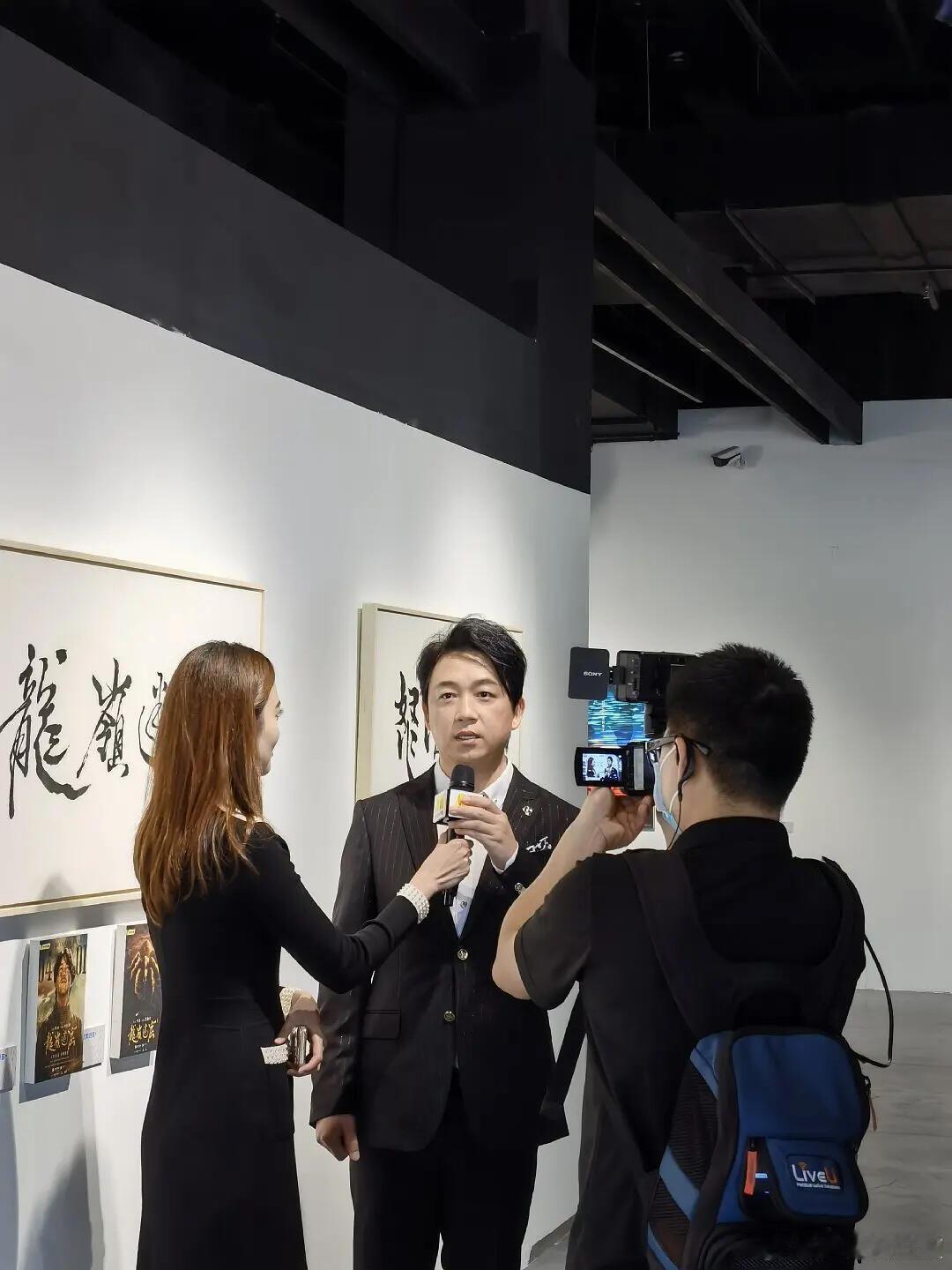 潘粤明手写戏用不到手替潘粤明真是细节狂魔实锤了！不起眼的案情总结报告手写桥段，最