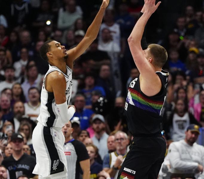 NBA季后赛首轮G2，森林狼119-114逆转掘金，系列赛大比分追至1-1平。末