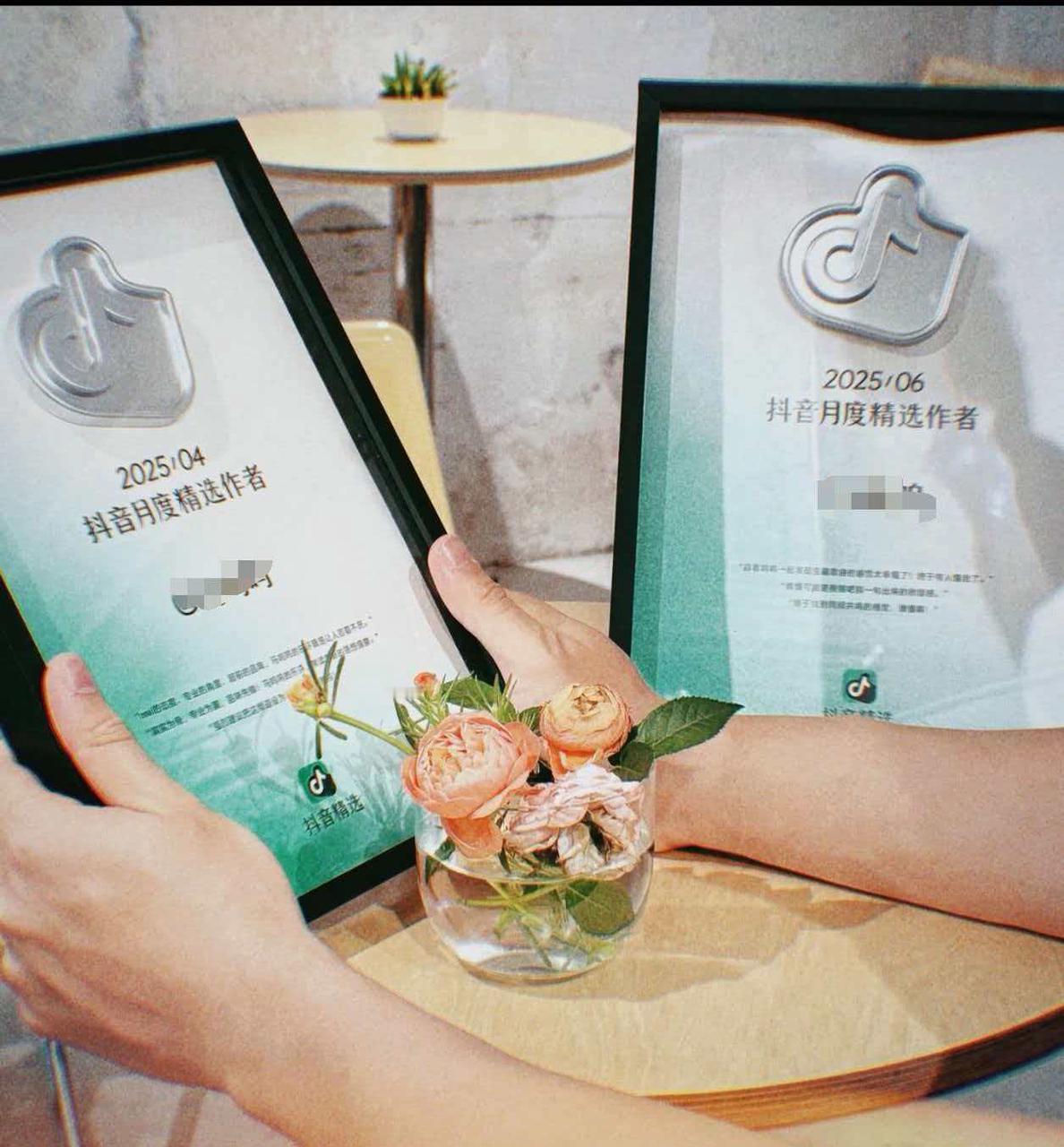 🫘寄出的这座奖杯直接成了好多低谷创作者的“重启开关”。这份荣誉最实在的一点，就